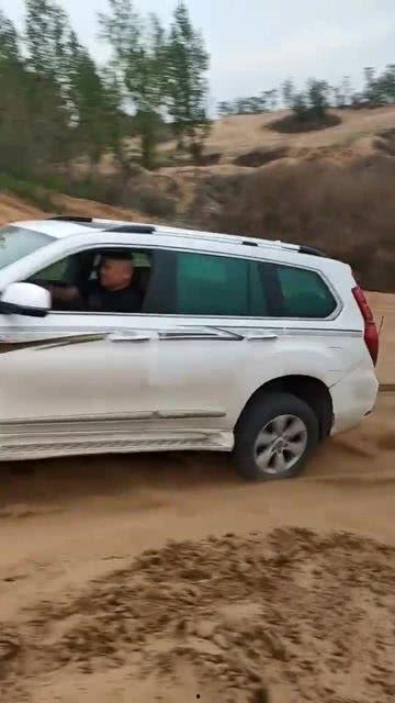 中国国产车冲坡视频,实力见证新高度