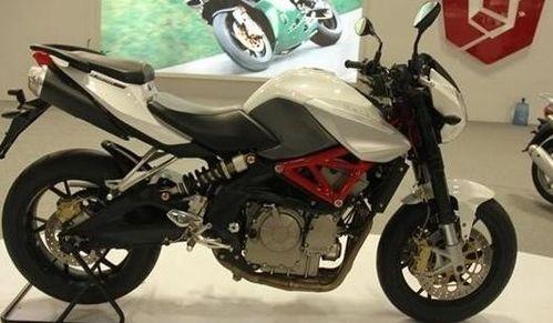 试乘国产4缸街车视频,动力强劲，驾驭非凡